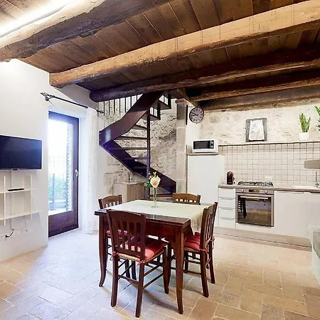 Torreorsina Holiday Sleeps 4 With Air Con Torre Orsina