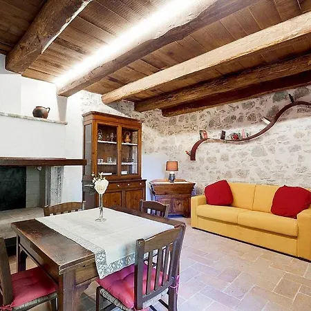 Torreorsina Holiday Sleeps 4 With Air Con Holiday home